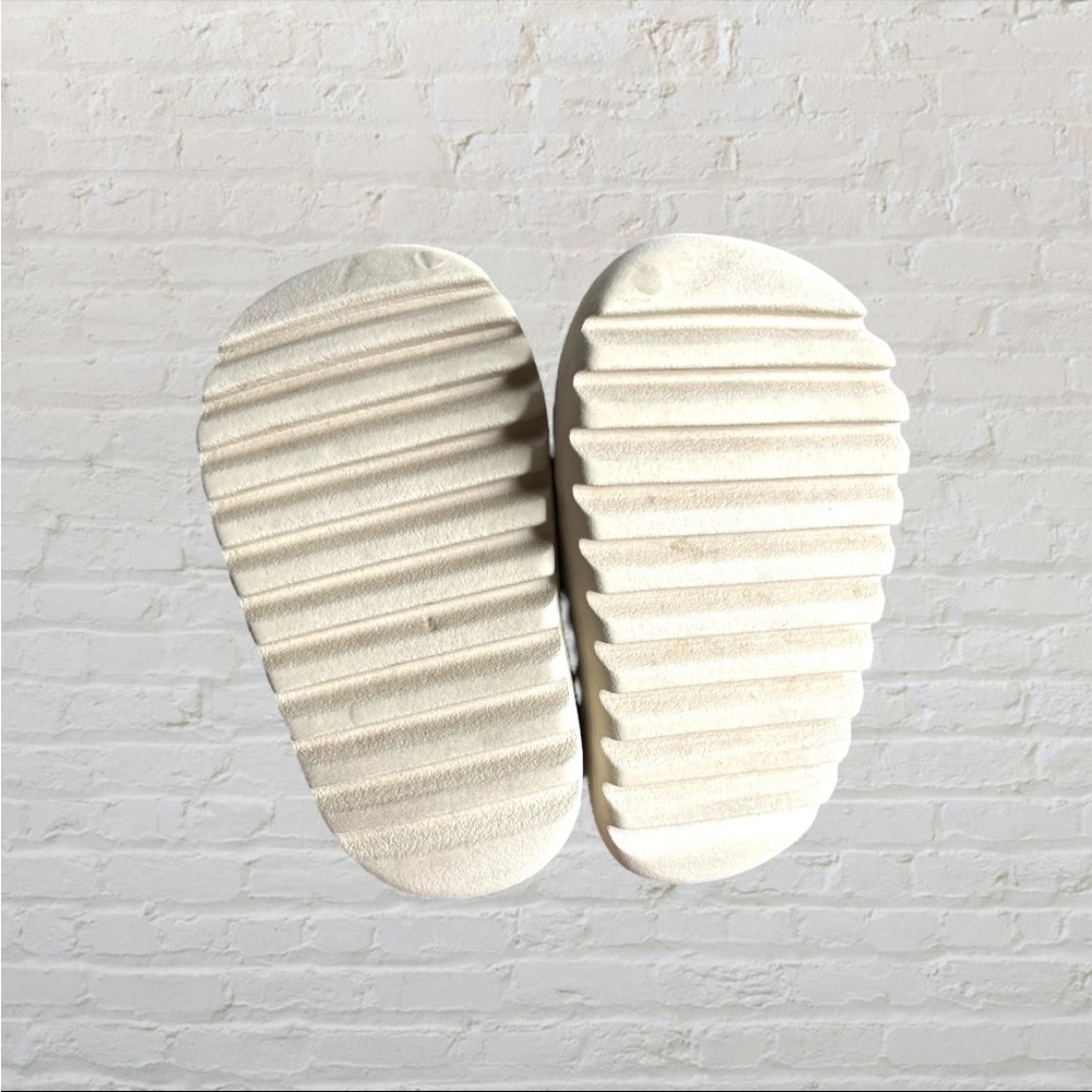 Adidas Bone Yeezy Slides​ - Picture 3 of 5